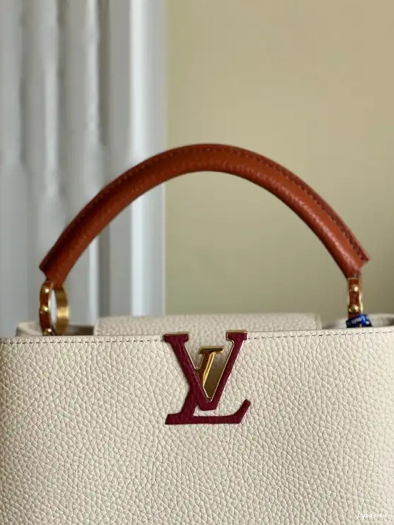 LOUIS VUITTON CAPUCINES BB 0327